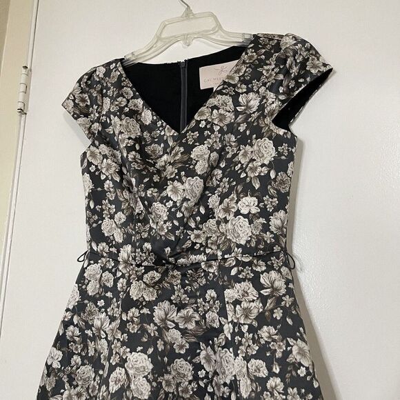 GAL MEETS GLAM Gray floral cap sleeve A- line Dress size 00 - Picture 2 of 5